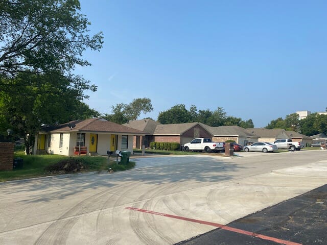 View of multifamily property in Arlington, TX