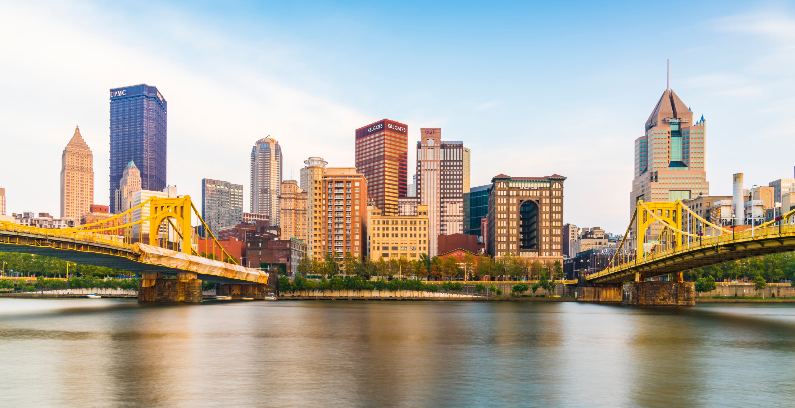 Pittsburgh,pennsylvania,usa,:,8-21-17.,Pittsburgh,Skyline,At,Sunset,With,Reflection,In