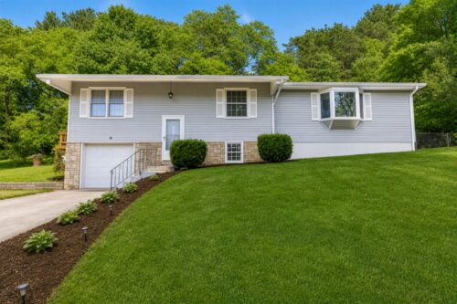 Renovated split-level home on a wooded lot in Rockbridge, Ohio