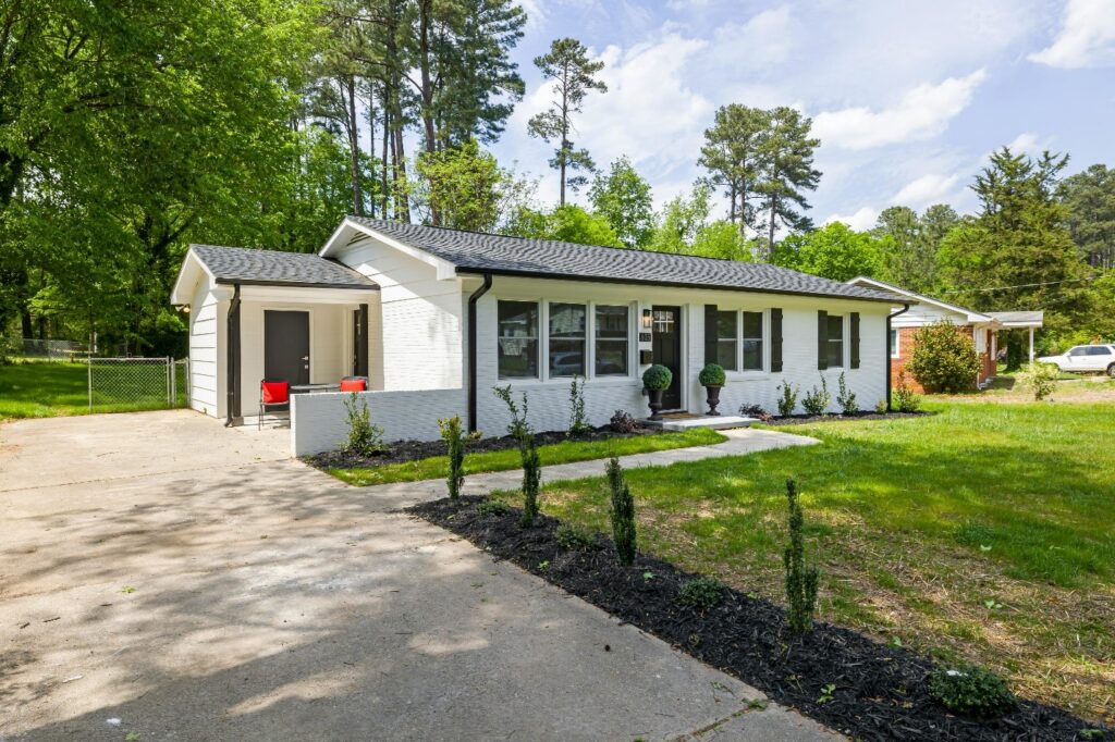 White and black home - Fix and Flip vs Buy and Hold
